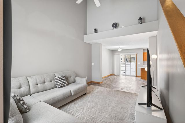 15057 Dunwood Trail 58, Apple Valley, MN 55124