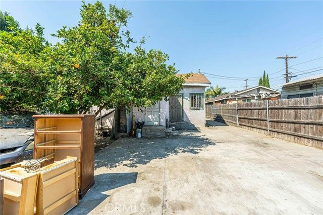 11422 Willowbrook, Los Angeles, CA 90059