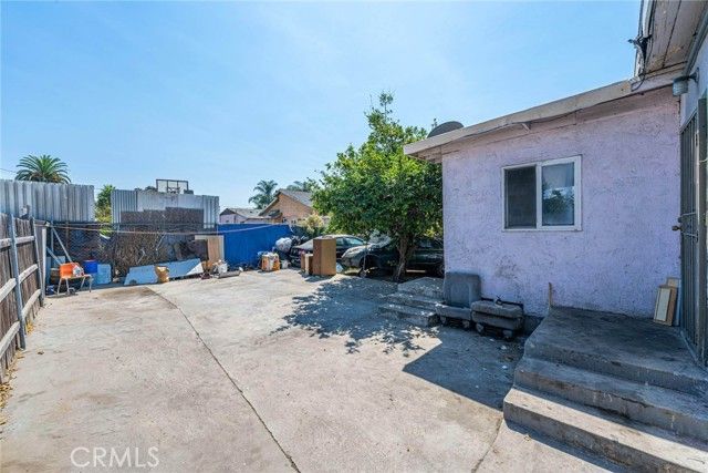 11422 Willowbrook, Los Angeles, CA 90059