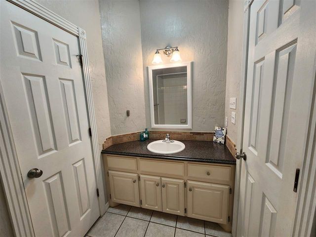 2302 NE 35th St, Lawton, OK 73507