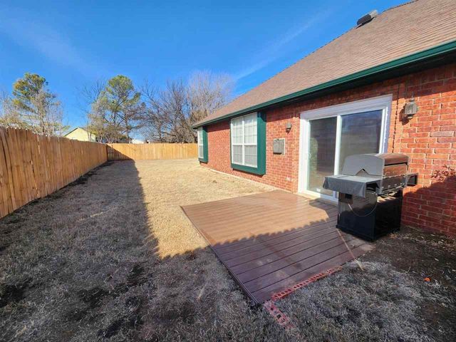 2302 NE 35th St, Lawton, OK 73507