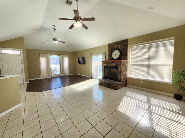 2302 NE 35th St, Lawton, OK 73507