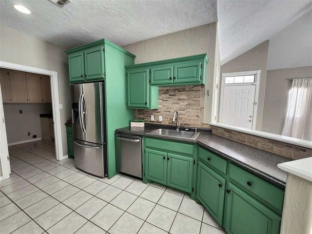 2302 NE 35th St, Lawton, OK 73507