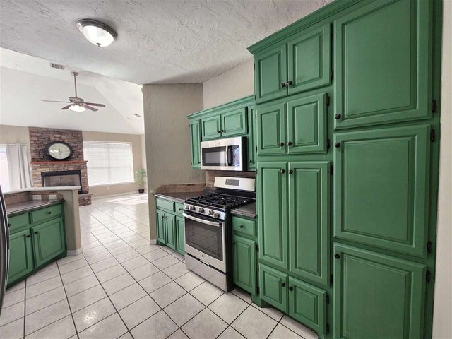 2302 NE 35th St, Lawton, OK 73507