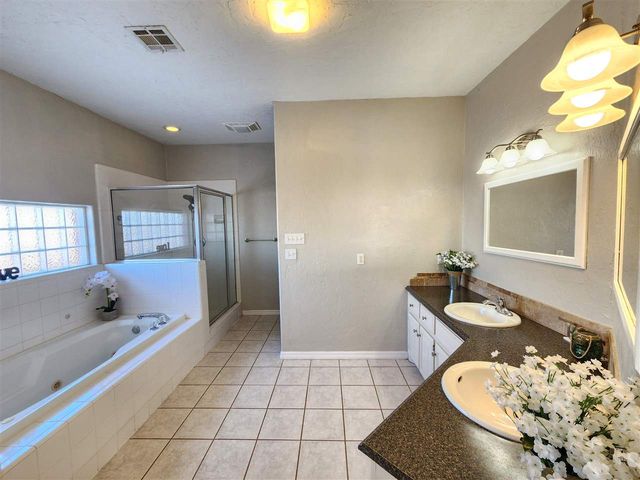 2302 NE 35th St, Lawton, OK 73507