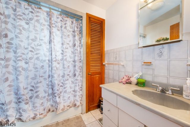 120 Fenner Ave, Clifton City, NJ 07013