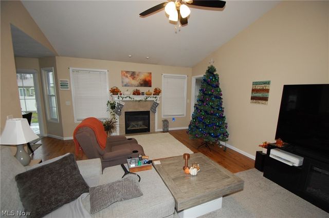 784 Elmwood Drive, Hubbard, OH 44425