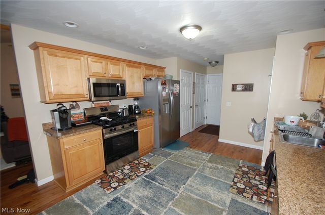 784 Elmwood Drive, Hubbard, OH 44425