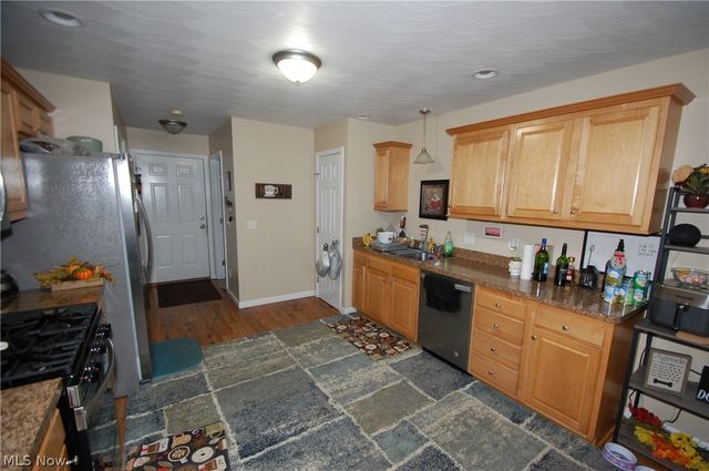 784 Elmwood Drive, Hubbard, OH 44425