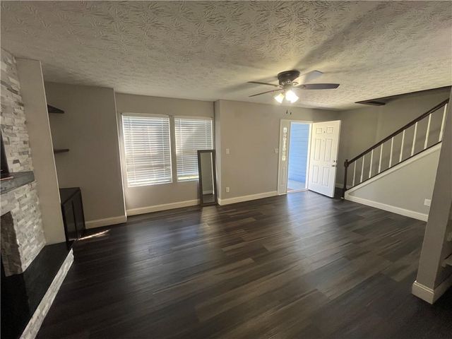 832 Brandlwood Way NW, Lilburn, GA 30047