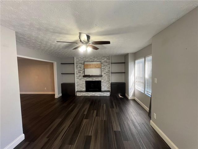 832 Brandlwood Way NW, Lilburn, GA 30047