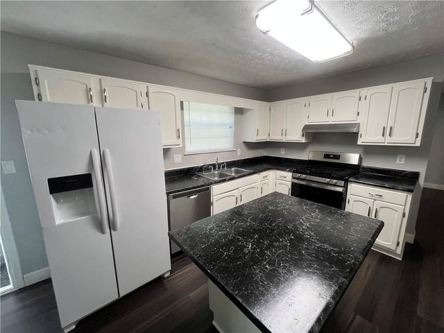 832 Brandlwood Way NW, Lilburn, GA 30047