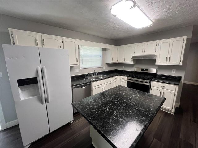 832 Brandlwood Way NW, Lilburn, GA 30047