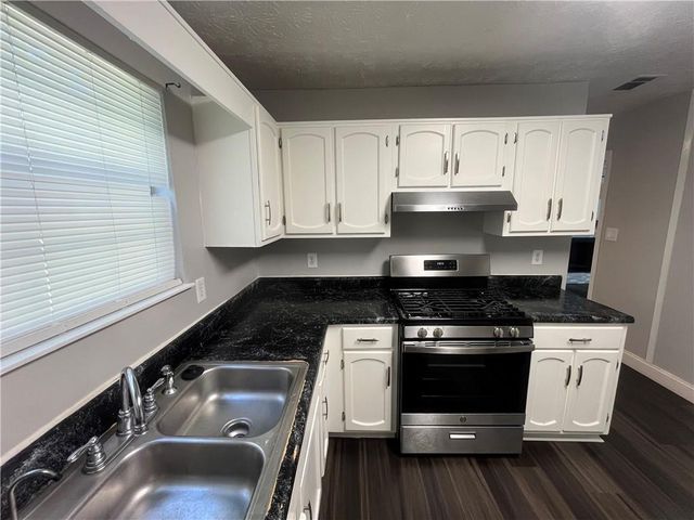832 Brandlwood Way NW, Lilburn, GA 30047