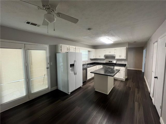 832 Brandlwood Way NW, Lilburn, GA 30047