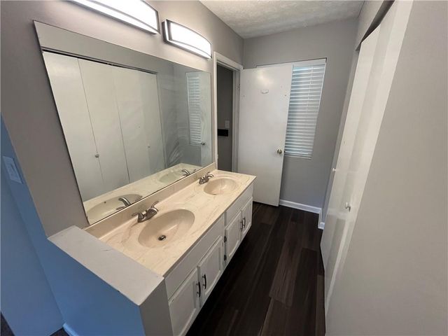 832 Brandlwood Way NW, Lilburn, GA 30047