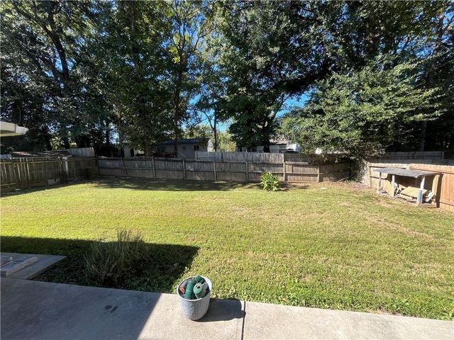 832 Brandlwood Way NW, Lilburn, GA 30047