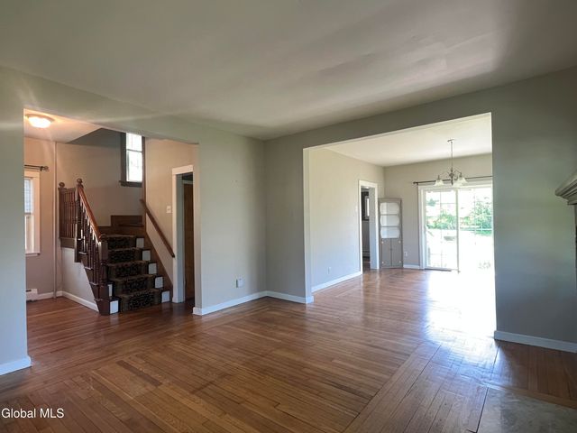 138 Eastholm Road, Schenectady, NY 12304