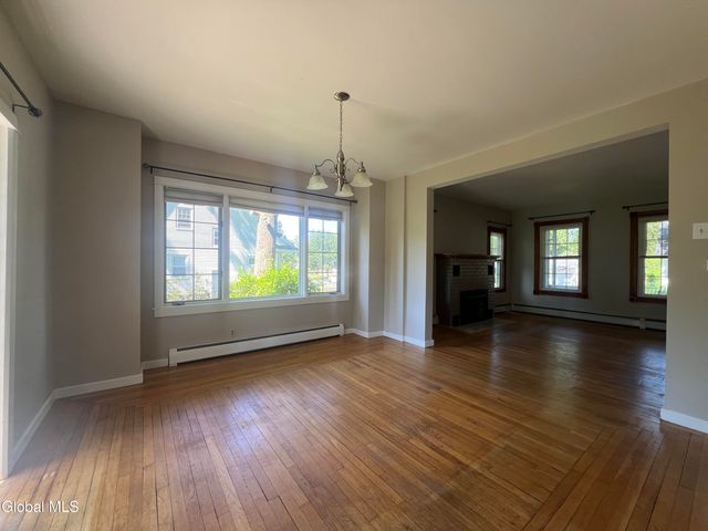 138 Eastholm Road, Schenectady, NY 12304