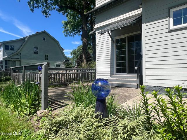 138 Eastholm Road, Schenectady, NY 12304