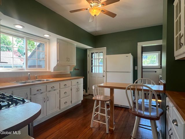 138 Eastholm Road, Schenectady, NY 12304