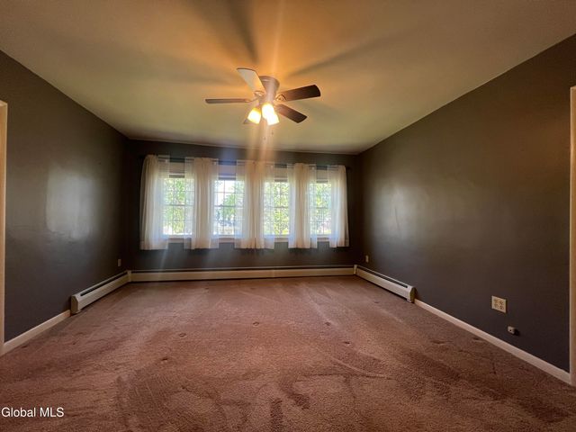 138 Eastholm Road, Schenectady, NY 12304