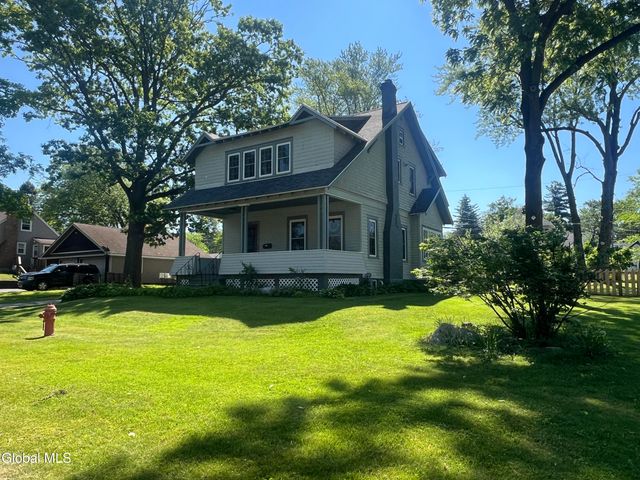 138 Eastholm Road, Schenectady, NY 12304
