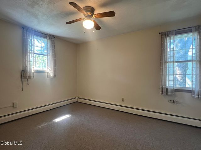 138 Eastholm Road, Schenectady, NY 12304
