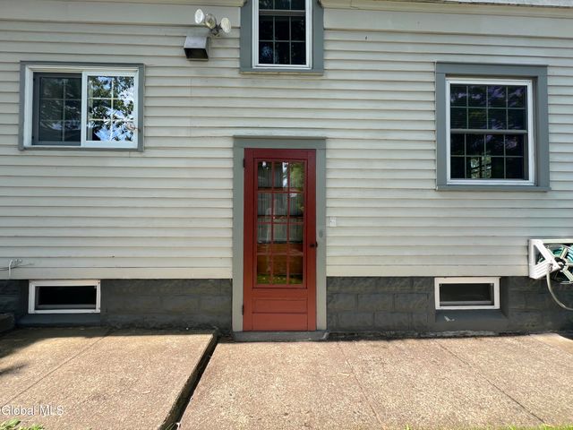 138 Eastholm Road, Schenectady, NY 12304