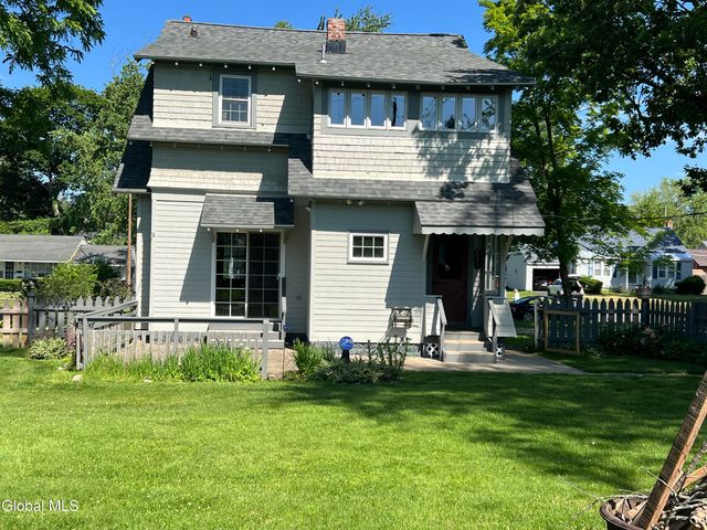 138 Eastholm Road, Schenectady, NY 12304