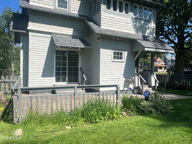 138 Eastholm Road, Schenectady, NY 12304