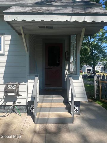 138 Eastholm Road, Schenectady, NY 12304