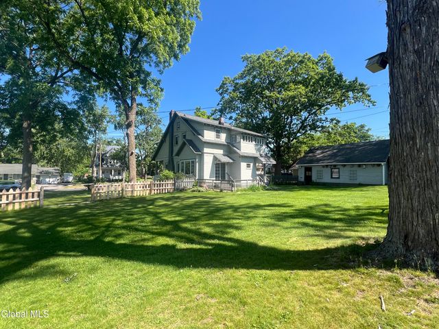 138 Eastholm Road, Schenectady, NY 12304