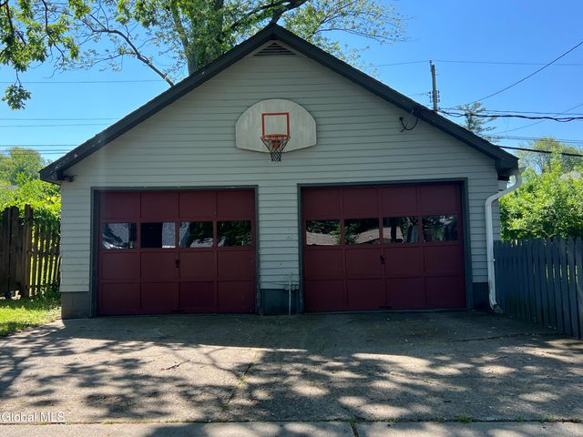138 Eastholm Road, Schenectady, NY 12304