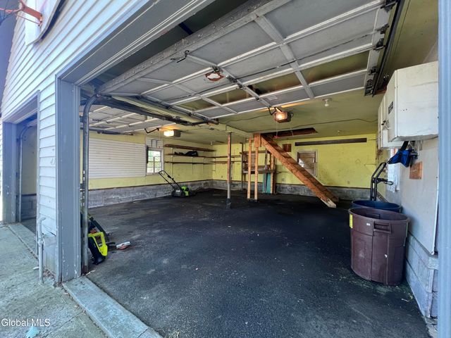 138 Eastholm Road, Schenectady, NY 12304