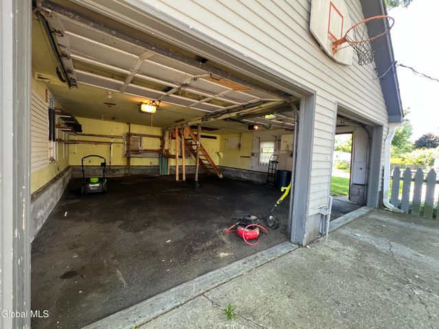 138 Eastholm Road, Schenectady, NY 12304