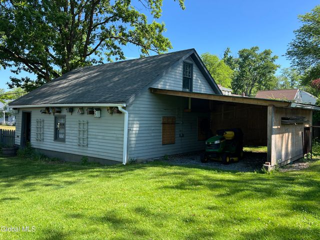 138 Eastholm Road, Schenectady, NY 12304