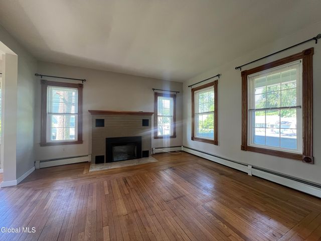 138 Eastholm Road, Schenectady, NY 12304