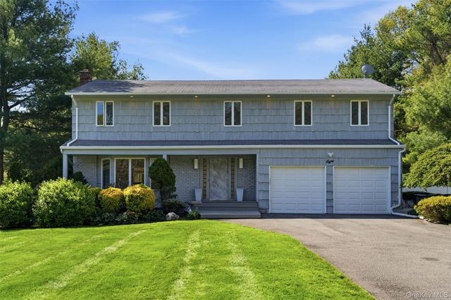 8 Given Lane, East Northport, NY 11731