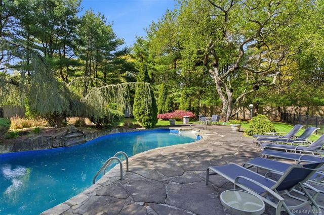 8 Given Lane, East Northport, NY 11731