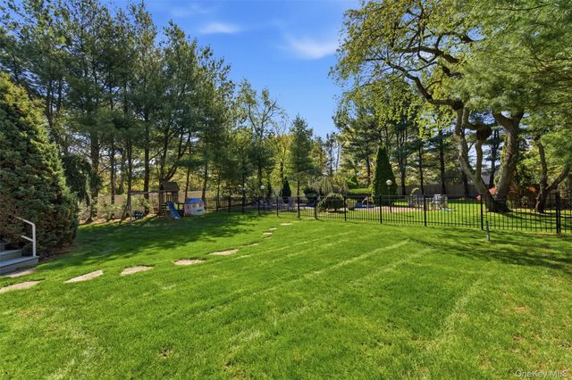 8 Given Lane, East Northport, NY 11731
