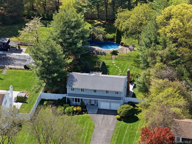 8 Given Lane, East Northport, NY 11731