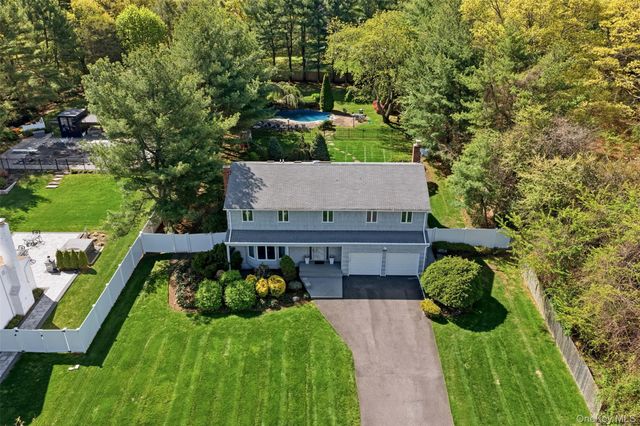 8 Given Lane, East Northport, NY 11731