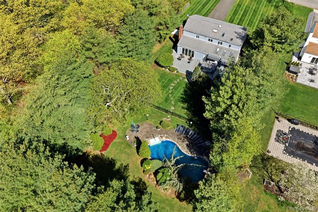 8 Given Lane, East Northport, NY 11731