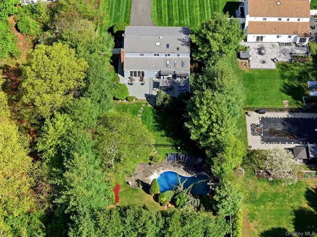 8 Given Lane, East Northport, NY 11731