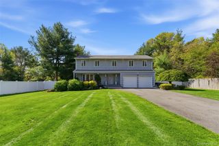 8 Given Lane, East Northport, NY 11731