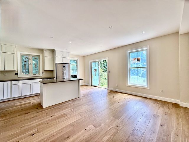 94 Lyman Rd B, Northampton, MA 01060