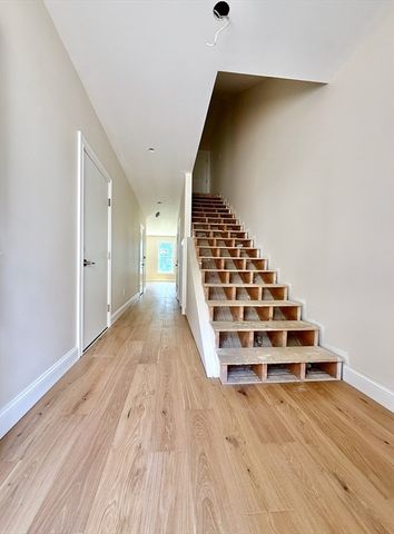 94 Lyman Rd B, Northampton, MA 01060