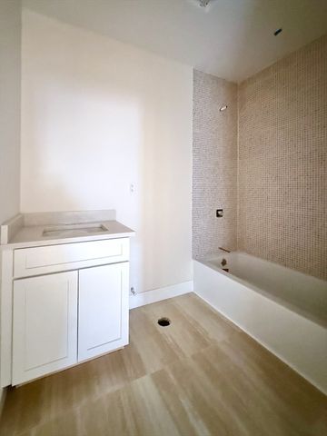 94 Lyman Rd B, Northampton, MA 01060