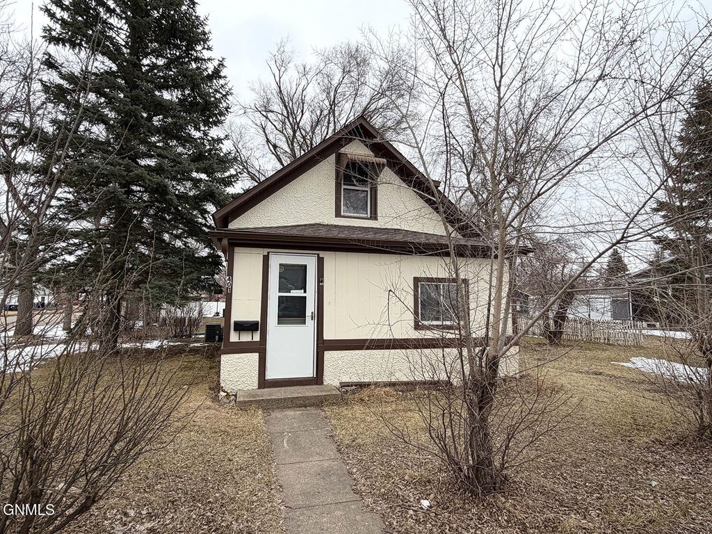 401 7th Avenue SE, Jamestown, ND 58401